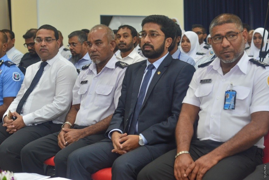 26 ޖެނުއަރީ 2017: އިންޓަނޭޝަނަލް ކަސްޓަމްސް ޑޭގެ މުނާސަބަތުގައި މިއަދު ކަސްޓަމްސް އޮފީހުގައި ބޭއްވި ރަސްމިއްޔާތުގެ ތެރެއިން---ސަން ފޮޓޯ/ މުހައްމަދު އަފްރާހް