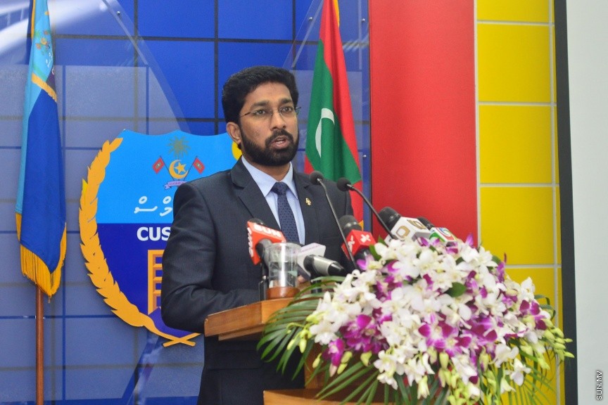 26 ޖެނުއަރީ 2017: އިންޓަނޭޝަނަލް ކަސްޓަމްސް ޑޭގެ މުނާސަބަތުގައި މިއަދު ކަސްޓަމްސް އޮފީހުގައި ބޭއްވި ރަސްމިއްޔާތުގެ ތެރެއިން---ސަން ފޮޓޯ/ މުހައްމަދު އަފްރާހް