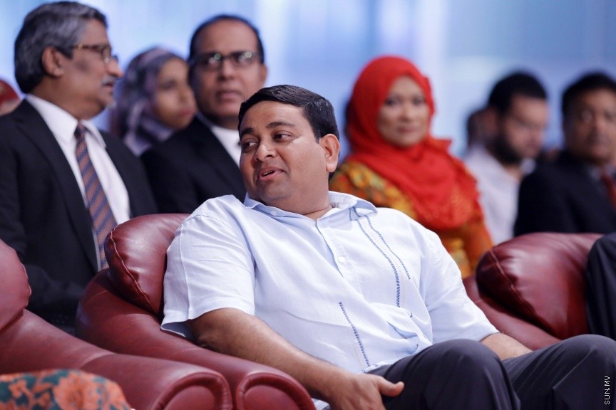 ޖެނުއަރީ 26، 2017: އިންޑިއާގެ 68 ވަނަ ޖުމްހޫރީ ދުވަސް ފާހަގަކުރުމަށް ދަރުބާރުގޭގައި ބޭއްވި ރަސްމިއްޔާތުގެ ތެރެއިން: މި ރަސްމިއްޔާތުގައި ދިވެހި ސަރުކާރުގެ އިސްވެރިންނާއި، ރާއްޖޭގައި އުޅޭ އިންޑިއާގެ ރައްޔިތުން ބައިވެރިވި -- ސަން ފޮޓޯ/ ފަޔާޒު މޫސާ