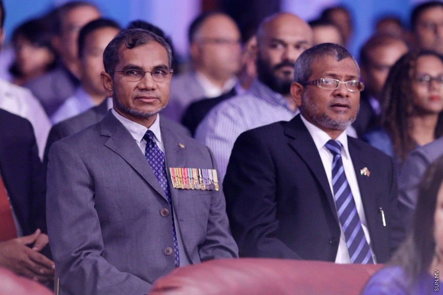 ޖެނުއަރީ 26، 2017: އިންޑިއާގެ 68 ވަނަ ޖުމްހޫރީ ދުވަސް ފާހަގަކުރުމަށް ދަރުބާރުގޭގައި ބޭއްވި ރަސްމިއްޔާތުގެ ތެރެއިން: މި ރަސްމިއްޔާތުގައި ދިވެހި ސަރުކާރުގެ އިސްވެރިންނާއި، ރާއްޖޭގައި އުޅޭ އިންޑިއާގެ ރައްޔިތުން ބައިވެރިވި -- ސަން ފޮޓޯ/ ފަޔާޒު މޫސާ