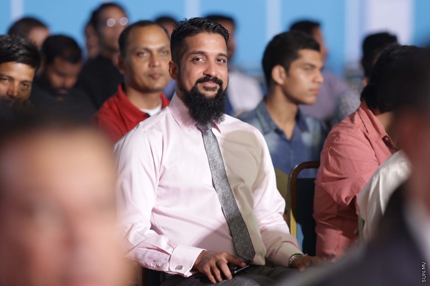 ޖެނުއަރީ 26، 2017: އިންޑިއާގެ 68 ވަނަ ޖުމްހޫރީ ދުވަސް ފާހަގަކުރުމަށް ދަރުބާރުގޭގައި ބޭއްވި ރަސްމިއްޔާތުގެ ތެރެއިން: މި ރަސްމިއްޔާތުގައި ދިވެހި ސަރުކާރުގެ އިސްވެރިންނާއި، ރާއްޖޭގައި އުޅޭ އިންޑިއާގެ ރައްޔިތުން ބައިވެރިވި -- ސަން ފޮޓޯ/ ފަޔާޒު މޫސާ