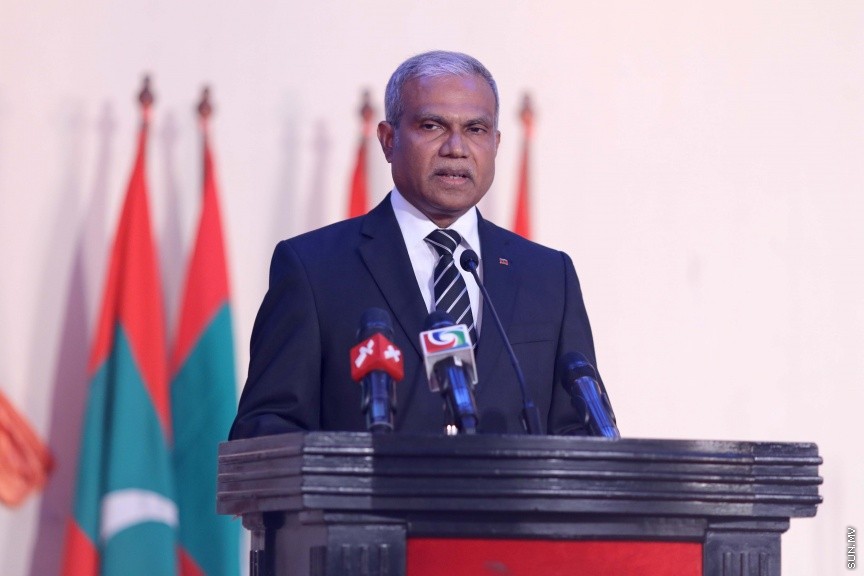 ޖެނުއަރީ 26، 2017: އިންޑިއާގެ 68 ވަނަ ޖުމްހޫރީ ދުވަސް ފާހަގަކުރުމަށް ދަރުބާރުގޭގައި ބޭއްވި ރަސްމިއްޔާތުގެ ތެރެއިން: މި ރަސްމިއްޔާތުގައި ދިވެހި ސަރުކާރުގެ އިސްވެރިންނާއި، ރާއްޖޭގައި އުޅޭ އިންޑިއާގެ ރައްޔިތުން ބައިވެރިވި -- ސަން ފޮޓޯ/ ފަޔާޒު މޫސާ