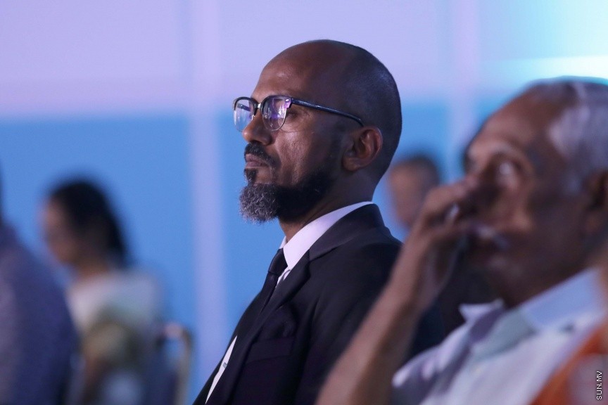 ޖެނުއަރީ 26، 2017: އިންޑިއާގެ 68 ވަނަ ޖުމްހޫރީ ދުވަސް ފާހަގަކުރުމަށް ދަރުބާރުގޭގައި ބޭއްވި ރަސްމިއްޔާތުގެ ތެރެއިން: މި ރަސްމިއްޔާތުގައި ދިވެހި ސަރުކާރުގެ އިސްވެރިންނާއި، ރާއްޖޭގައި އުޅޭ އިންޑިއާގެ ރައްޔިތުން ބައިވެރިވި -- ސަން ފޮޓޯ/ ފަޔާޒު މޫސާ