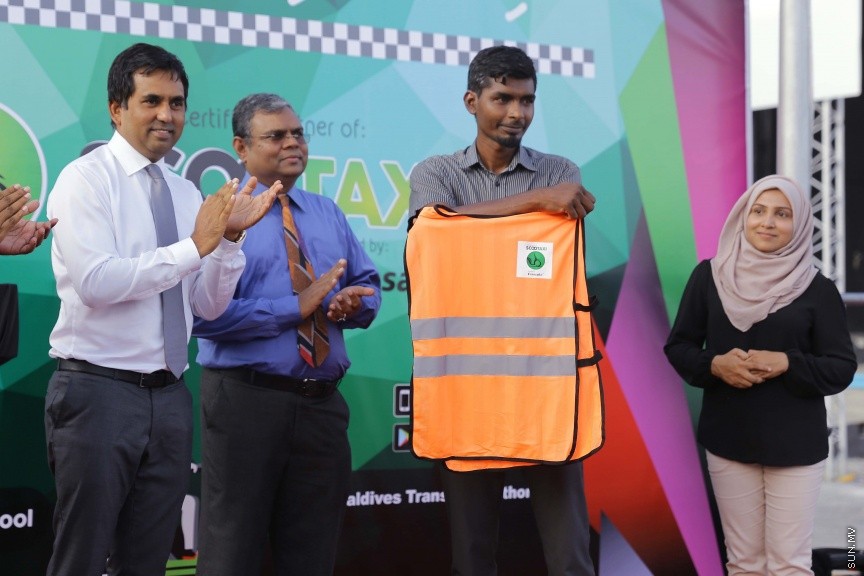ޖެނުއަރީ 29، 2017:  އަންހެން ޑްރައިވަރުން ހިމެނޭ ގޮތަށް 20 ސައިކަލާއެކު ސައިކަލް ޓެކްސީގެ ހިދުމަތް ރާއްޖޭގައި ފެށުމަށް ކާނިވާ ސަރަހައްދު ބޭއްވި ހަފްލާގެ ތެރެއިން: ސައިލް ޓެކްސީގައި ދަތުރެއް ކޮށްދޭނީ 10 ރުފިޔާއަށް -- ސަން ފޮޓޯ/ ފަޔާޒު މޫސާ