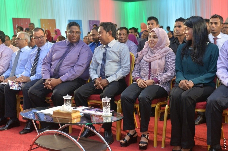 30 ޖެނުވަރީ: ނުކުޅެދުންތެރިކަން ހުންނަ 157 މީހަކަށް ސަރުކާރުގެ 18 ކުންފުންޏަކުން ވަޒީފާ ހަމަޖެއްސުމަށް މިއަދު ދަރުބާރުގޭގައި ބޭއްވި ރަސްމިއްޔާތުގެ ތެރެއިން---ފޮޓޯ/ ރައީސް އޮފީސް
