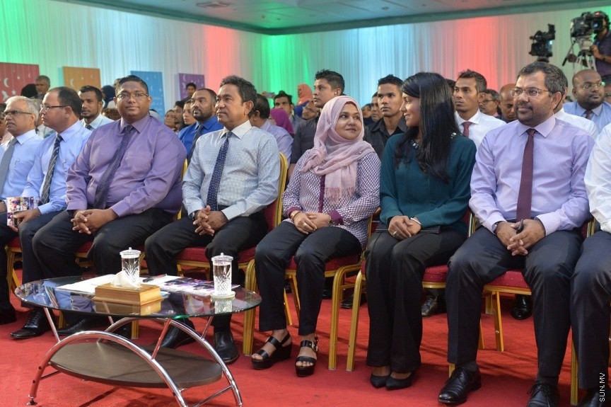 30 ޖެނުވަރީ: ނުކުޅެދުންތެރިކަން ހުންނަ 157 މީހަކަށް ސަރުކާރުގެ 18 ކުންފުންޏަކުން ވަޒީފާ ހަމަޖެއްސުމަށް މިއަދު ދަރުބާރުގޭގައި ބޭއްވި ރަސްމިއްޔާތުގެ ތެރެއިން---ފޮޓޯ/ ރައީސް އޮފީސް