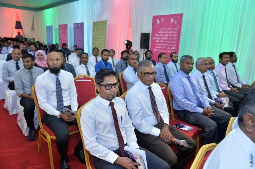 30 ޖެނުވަރީ: ނުކުޅެދުންތެރިކަން ހުންނަ 157 މީހަކަށް ސަރުކާރުގެ 18 ކުންފުންޏަކުން ވަޒީފާ ހަމަޖެއްސުމަށް މިއަދު ދަރުބާރުގޭގައި ބޭއްވި ރަސްމިއްޔާތުގެ ތެރެއިން---ފޮޓޯ/ ރައީސް އޮފީސް
