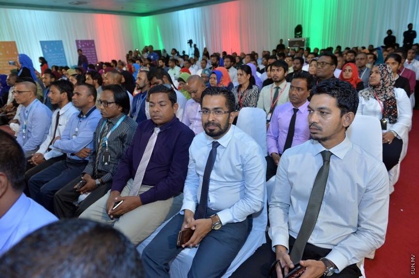 30 ޖެނުވަރީ: ނުކުޅެދުންތެރިކަން ހުންނަ 157 މީހަކަށް ސަރުކާރުގެ 18 ކުންފުންޏަކުން ވަޒީފާ ހަމަޖެއްސުމަށް މިއަދު ދަރުބާރުގޭގައި ބޭއްވި ރަސްމިއްޔާތުގެ ތެރެއިން---ފޮޓޯ/ ރައީސް އޮފީސް