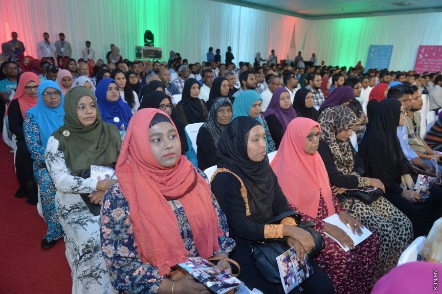 30 ޖެނުވަރީ: ނުކުޅެދުންތެރިކަން ހުންނަ 157 މީހަކަށް ސަރުކާރުގެ 18 ކުންފުންޏަކުން ވަޒީފާ ހަމަޖެއްސުމަށް މިއަދު ދަރުބާރުގޭގައި ބޭއްވި ރަސްމިއްޔާތުގެ ތެރެއިން---ފޮޓޯ/ ރައީސް އޮފީސް