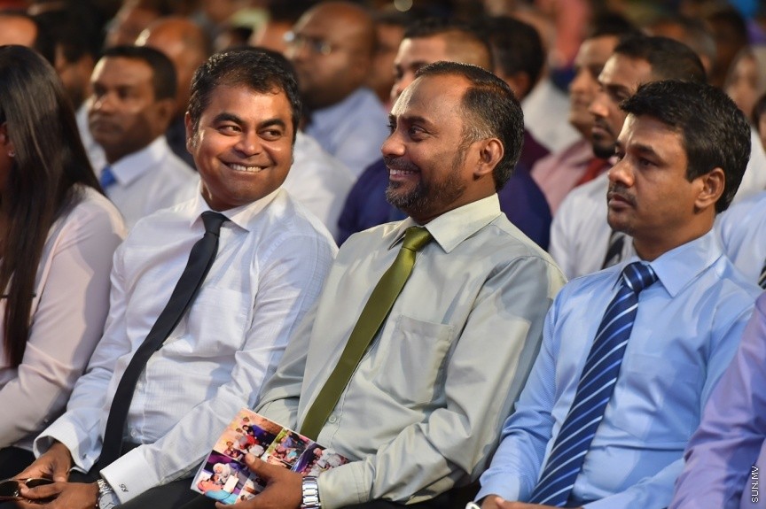 30 ޖެނުވަރީ: ނުކުޅެދުންތެރިކަން ހުންނަ 157 މީހަކަށް ސަރުކާރުގެ 18 ކުންފުންޏަކުން ވަޒީފާ ހަމަޖެއްސުމަށް މިއަދު ދަރުބާރުގޭގައި ބޭއްވި ރަސްމިއްޔާތުގެ ތެރެއިން---ފޮޓޯ/ ރައީސް އޮފީސް