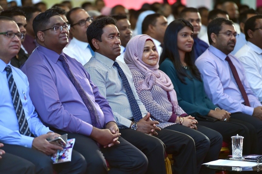 30 ޖެނުވަރީ: ނުކުޅެދުންތެރިކަން ހުންނަ 157 މީހަކަށް ސަރުކާރުގެ 18 ކުންފުންޏަކުން ވަޒީފާ ހަމަޖެއްސުމަށް މިއަދު ދަރުބާރުގޭގައި ބޭއްވި ރަސްމިއްޔާތުގެ ތެރެއިން---ފޮޓޯ/ ރައީސް އޮފީސް