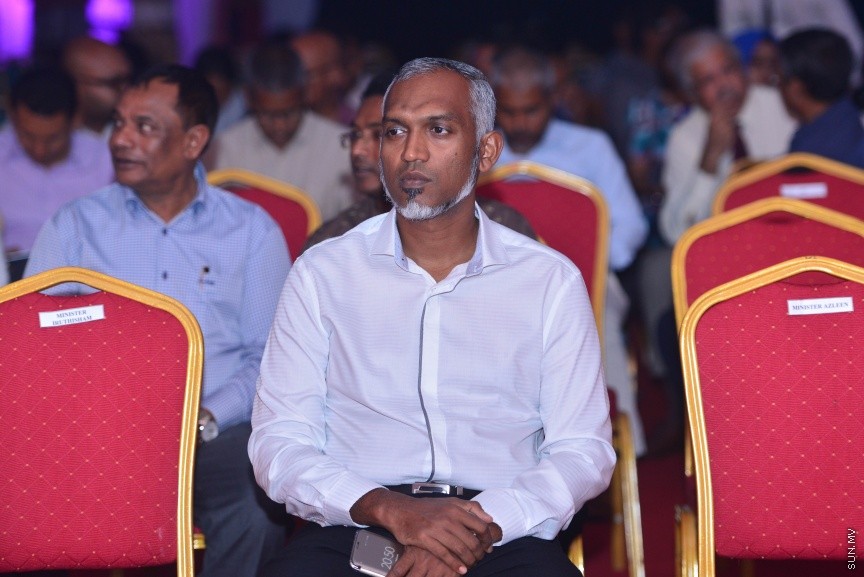 1 ފެބްރުއަރީ 2017: ވަޒީފާތަކަށް ދިވެހި ޒުވާނުންނާއި އަންހެނުން ބާރުވެރިކުރުމުގެ ގޮތުން 1000 ފޮޓޯގްރަފަރުން ތަމްރީނު ކުރުމުގެ ޕްރޮގްރާމް ރަސްމީކޮށް ފެށުމަށް މިރޭ ދަރުބާރުގޭގައި ބޭއްވި ރަސްމިއްޔާތުގެ ތެރެއިން---ސަން ފޮޓޯ/ މުހައްމަދު އަފްރާހް 