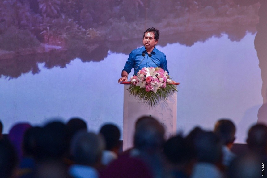 1 ފެބްރުއަރީ 2017: ވަޒީފާތަކަށް ދިވެހި ޒުވާނުންނާއި އަންހެނުން ބާރުވެރިކުރުމުގެ ގޮތުން 1000 ފޮޓޯގްރަފަރުން ތަމްރީނު ކުރުމުގެ ޕްރޮގްރާމް ރަސްމީކޮށް ފެށުމަށް މިރޭ ދަރުބާރުގޭގައި ބޭއްވި ރަސްމިއްޔާތުގެ ތެރެއިން---ސަން ފޮޓޯ/ މުހައްމަދު އަފްރާހް 