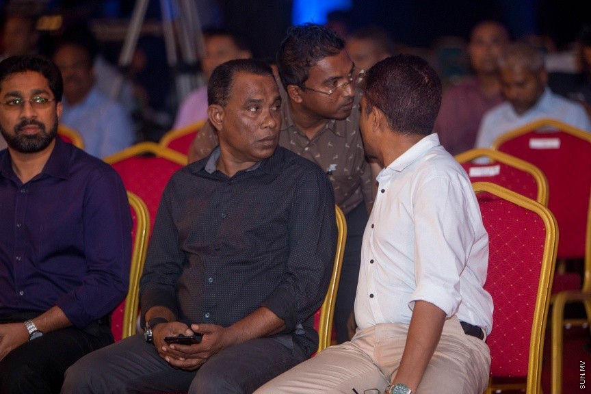 1 ފެބްރުއަރީ 2017: ވަޒީފާތަކަށް ދިވެހި ޒުވާނުންނާއި އަންހެނުން ބާރުވެރިކުރުމުގެ ގޮތުން 1000 ފޮޓޯގްރަފަރުން ތަމްރީނު ކުރުމުގެ ޕްރޮގްރާމް ރަސްމީކޮށް ފެށުމަށް މިރޭ ދަރުބާރުގޭގައި ބޭއްވި ރަސްމިއްޔާތުގެ ތެރެއިން---ސަން ފޮޓޯ/ މުހައްމަދު އަފްރާހް 