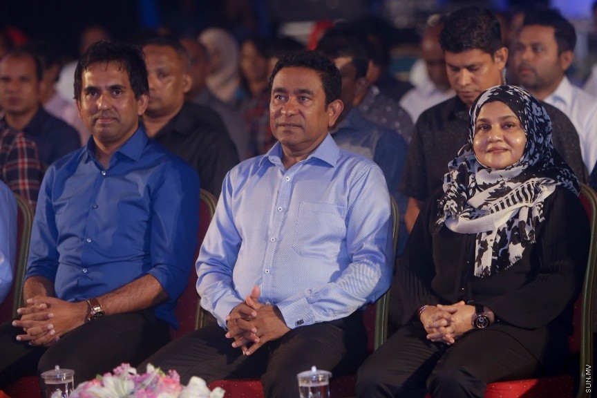 1 ފެބްރުއަރީ 2017: ވަޒީފާތަކަށް ދިވެހި ޒުވާނުންނާއި އަންހެނުން ބާރުވެރިކުރުމުގެ ގޮތުން 1000 ފޮޓޯގްރަފަރުން ތަމްރީނު ކުރުމުގެ ޕްރޮގްރާމް ރަސްމީކޮށް ފެށުމަށް މިރޭ ދަރުބާރުގޭގައި ބޭއްވި ރަސްމިއްޔާތުގެ ތެރެއިން---ސަން ފޮޓޯ/ މުހައްމަދު އަފްރާހް 