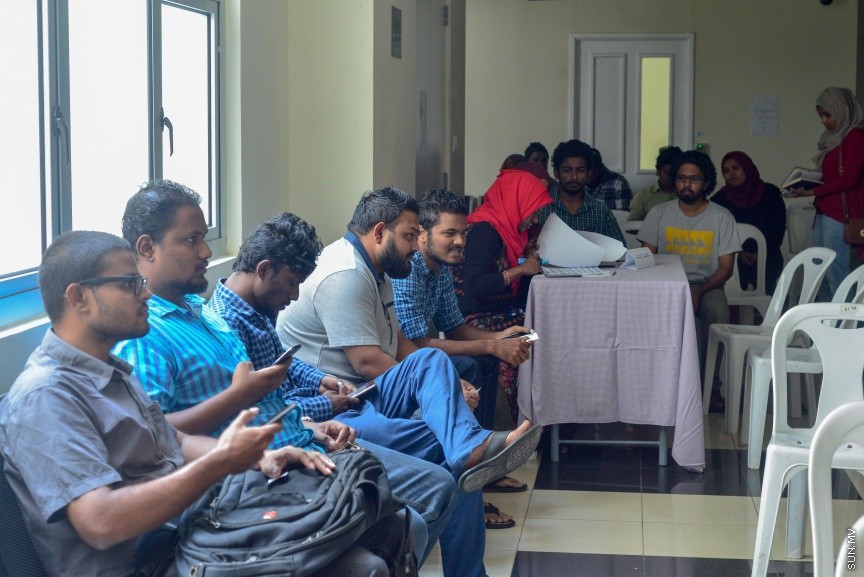 4 ފެބްރުއަރީ 2017: މީޑިއާ ކައުންސިލްގެ ހުސްވެފައިވާ ގޮނޑިއައް މެމްބަރަކު އިންތިހާބް ކުރުން: 34 ވޯޓްގެ ތަފާތުން ބައި އިލެކްޝަން ކާމިޔާބު ކުރީ ރާއްޖެ ޓީވީގެ ނިއުސް ޑިރެކްޓަރ އަލީ ޔޫސުފް---ސަން ފޮޓޯ/ މުހައްމަދު އަފްރާހް