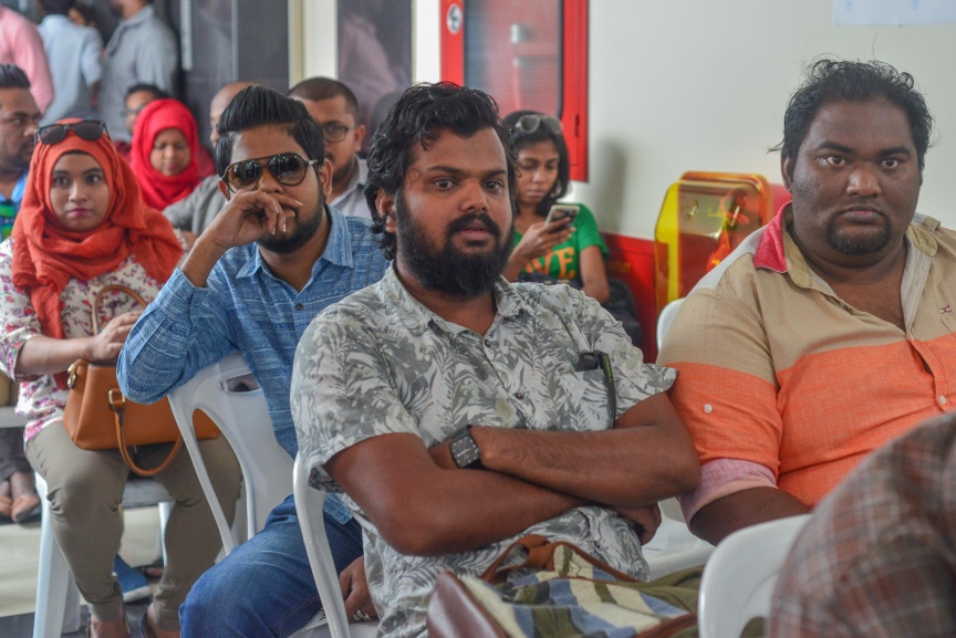 4 ފެބްރުއަރީ 2017: މީޑިއާ ކައުންސިލްގެ ހުސްވެފައިވާ ގޮނޑިއައް މެމްބަރަކު އިންތިހާބް ކުރުން: 34 ވޯޓްގެ ތަފާތުން ބައި އިލެކްޝަން ކާމިޔާބު ކުރީ ރާއްޖެ ޓީވީގެ ނިއުސް ޑިރެކްޓަރ އަލީ ޔޫސުފް---ސަން ފޮޓޯ/ މުހައްމަދު އަފްރާހް