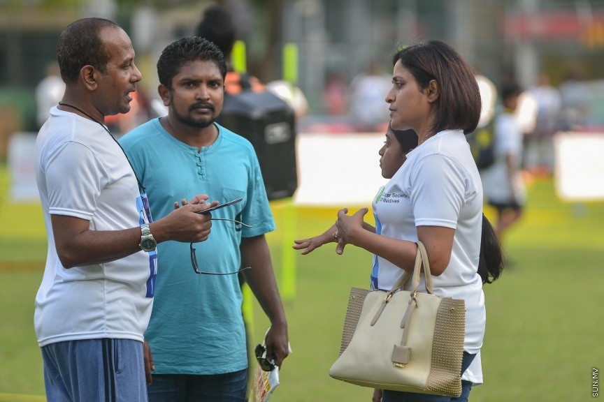 4 ފެބްރުއަރީ 2017: ދުނިޔޭގެ ކެންސަރު ދުވަސް ފާހަގަކުރުމަށް ކެންސަރ ސޮސައިޓީ އޮފް މޯލްޑިވްސްއިން ހެންވޭރު ދަނޑުގައި ކުރިޔަށް ގެންދިޔަ ހަރަކާތުގެ ތެރެއިން---ސަން ފޮޓޯ/ މުހައްމަދު އަފްރާހް