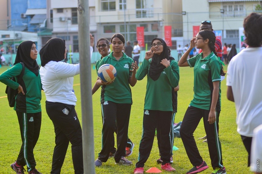 4 ފެބްރުއަރީ 2017: ދުނިޔޭގެ ކެންސަރު ދުވަސް ފާހަގަކުރުމަށް ކެންސަރ ސޮސައިޓީ އޮފް މޯލްޑިވްސްއިން ހެންވޭރު ދަނޑުގައި ކުރިޔަށް ގެންދިޔަ ހަރަކާތުގެ ތެރެއިން---ސަން ފޮޓޯ/ މުހައްމަދު އަފްރާހް