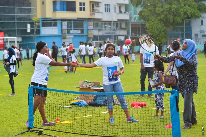 4 ފެބްރުއަރީ 2017: ދުނިޔޭގެ ކެންސަރު ދުވަސް ފާހަގަކުރުމަށް ކެންސަރ ސޮސައިޓީ އޮފް މޯލްޑިވްސްއިން ހެންވޭރު ދަނޑުގައި ކުރިޔަށް ގެންދިޔަ ހަރަކާތުގެ ތެރެއިން---ސަން ފޮޓޯ/ މުހައްމަދު އަފްރާހް