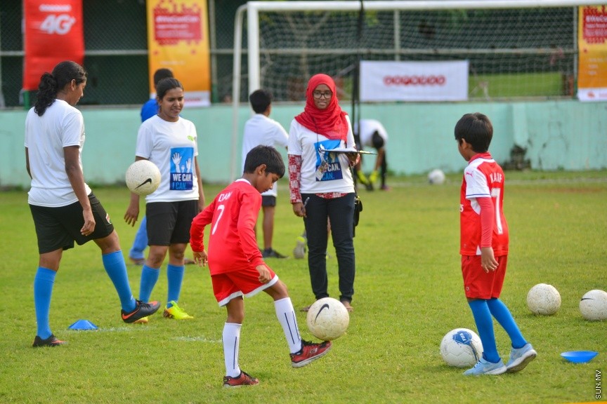 4 ފެބްރުއަރީ 2017: ދުނިޔޭގެ ކެންސަރު ދުވަސް ފާހަގަކުރުމަށް ކެންސަރ ސޮސައިޓީ އޮފް މޯލްޑިވްސްއިން ހެންވޭރު ދަނޑުގައި ކުރިޔަށް ގެންދިޔަ ހަރަކާތުގެ ތެރެއިން---ސަން ފޮޓޯ/ މުހައްމަދު އަފްރާހް