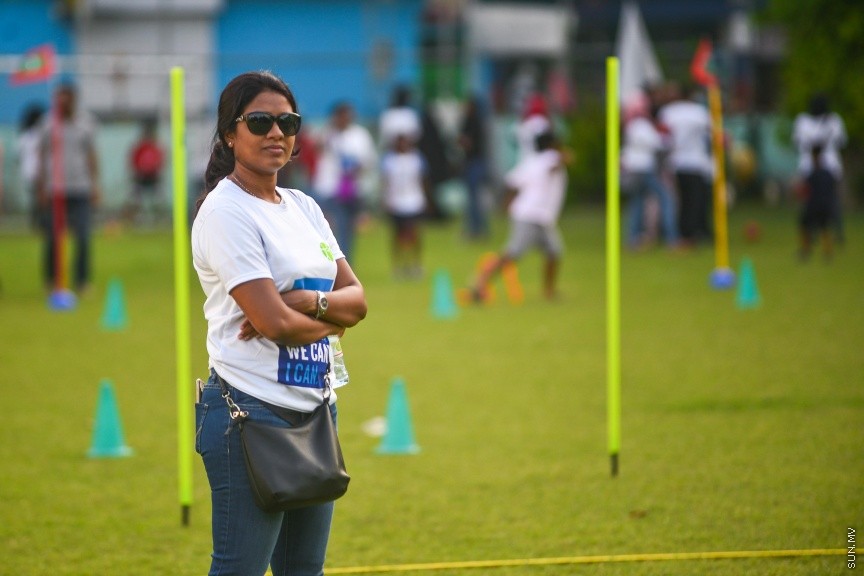 4 ފެބްރުއަރީ 2017: ދުނިޔޭގެ ކެންސަރު ދުވަސް ފާހަގަކުރުމަށް ކެންސަރ ސޮސައިޓީ އޮފް މޯލްޑިވްސްއިން ހެންވޭރު ދަނޑުގައި ކުރިޔަށް ގެންދިޔަ ހަރަކާތުގެ ތެރެއިން---ސަން ފޮޓޯ/ މުހައްމަދު އަފްރާހް