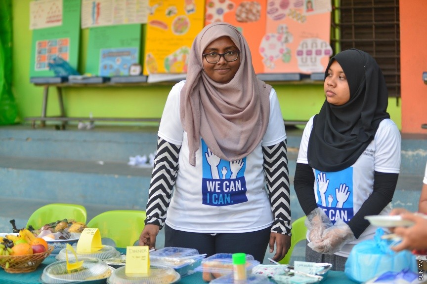 4 ފެބްރުއަރީ 2017: ދުނިޔޭގެ ކެންސަރު ދުވަސް ފާހަގަކުރުމަށް ކެންސަރ ސޮސައިޓީ އޮފް މޯލްޑިވްސްއިން ހެންވޭރު ދަނޑުގައި ކުރިޔަށް ގެންދިޔަ ހަރަކާތުގެ ތެރެއިން---ސަން ފޮޓޯ/ މުހައްމަދު އަފްރާހް