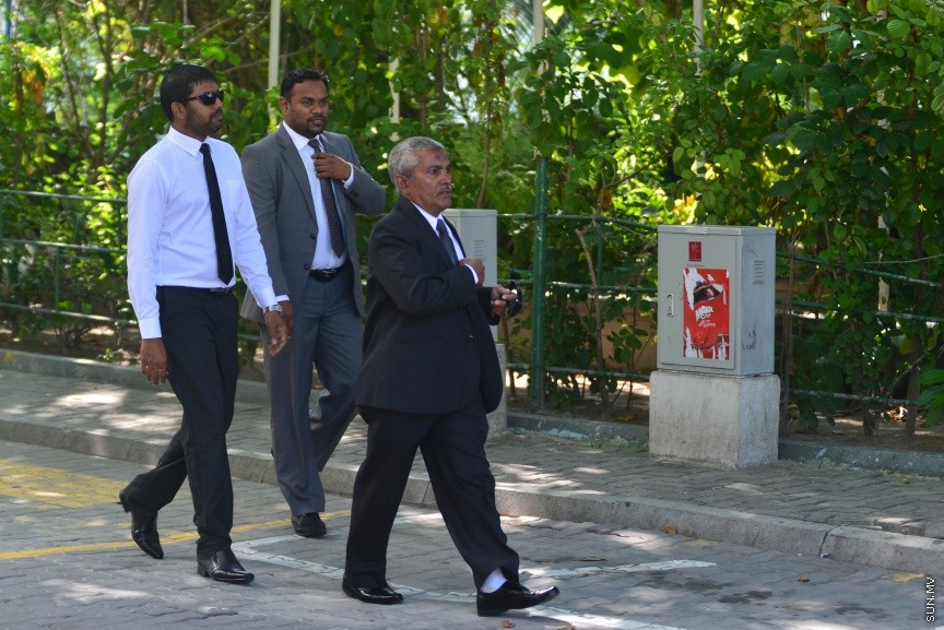 6 ފެބްރުއަރީ 2017: ރައްޔަތުން މަޖިލީސް މި އަހަރަށް ހުޅުވުމަށް ބޭއްވި ފުރަތަމަ ޖަލްސާގައި ރައީސް ޔާމިން ރިޔާސީ ބަޔާން އިއްވާ ދަރުބާރަށް ދައުލަތުގެ އިސްވެރިންނާއި ވަޒީރުންނާއި މަޖިލިސް މެމްބަރުން ވަޑައިގަންނަވަނީ----ސަން ފޮޓޯ/ މުހައްމަދު އަފްރާހް
