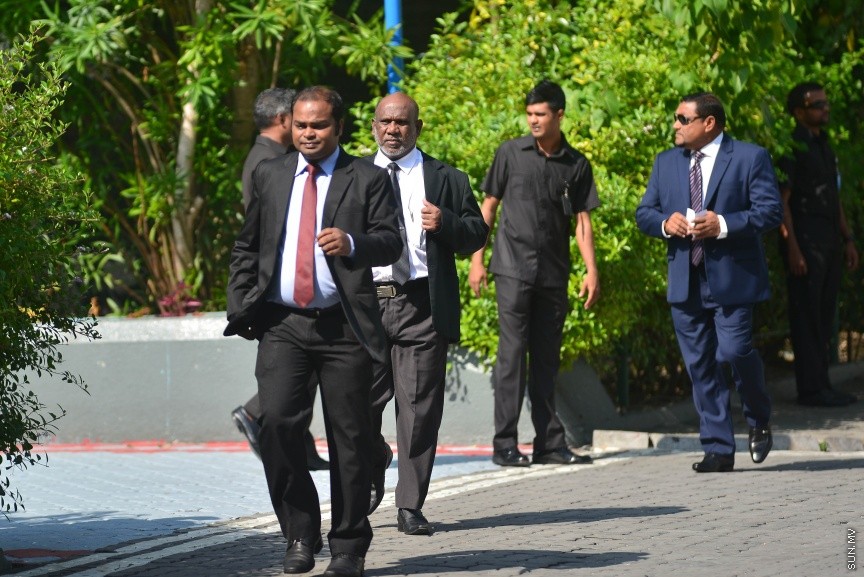 6 ފެބްރުއަރީ 2017: ރައްޔަތުން މަޖިލީސް މި އަހަރަށް ހުޅުވުމަށް ބޭއްވި ފުރަތަމަ ޖަލްސާގައި ރައީސް ޔާމިން ރިޔާސީ ބަޔާން އިއްވާ ދަރުބާރަށް ދައުލަތުގެ އިސްވެރިންނާއި ވަޒީރުންނާއި މަޖިލިސް މެމްބަރުން ވަޑައިގަންނަވަނީ----ސަން ފޮޓޯ/ މުހައްމަދު އަފްރާހް