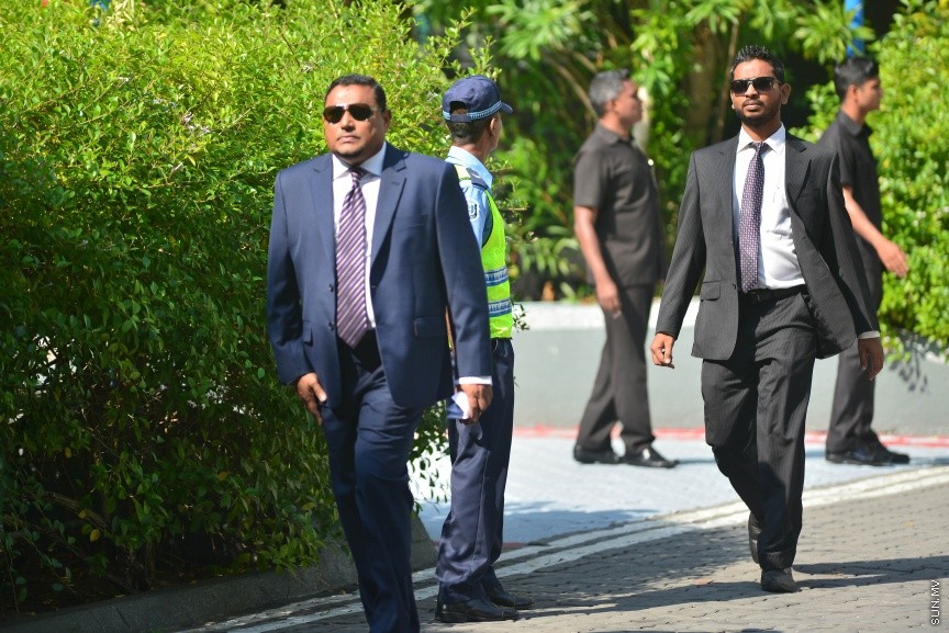 6 ފެބްރުއަރީ 2017: ރައްޔަތުން މަޖިލީސް މި އަހަރަށް ހުޅުވުމަށް ބޭއްވި ފުރަތަމަ ޖަލްސާގައި ރައީސް ޔާމިން ރިޔާސީ ބަޔާން އިއްވާ ދަރުބާރަށް ދައުލަތުގެ އިސްވެރިންނާއި ވަޒީރުންނާއި މަޖިލިސް މެމްބަރުން ވަޑައިގަންނަވަނީ----ސަން ފޮޓޯ/ މުހައްމަދު އަފްރާހް