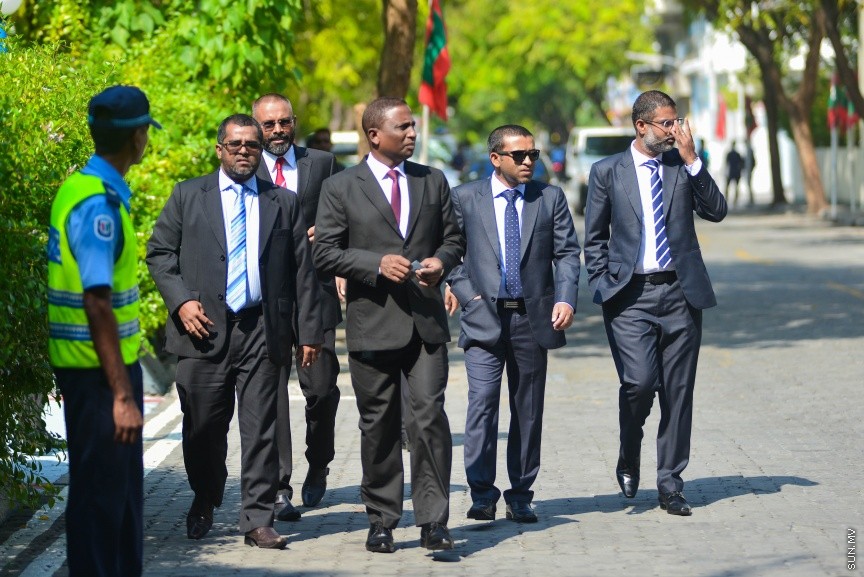 6 ފެބްރުއަރީ 2017: ރައްޔަތުން މަޖިލީސް މި އަހަރަށް ހުޅުވުމަށް ބޭއްވި ފުރަތަމަ ޖަލްސާގައި ރައީސް ޔާމިން ރިޔާސީ ބަޔާން އިއްވާ ދަރުބާރަށް ދައުލަތުގެ އިސްވެރިންނާއި ވަޒީރުންނާއި މަޖިލިސް މެމްބަރުން ވަޑައިގަންނަވަނީ----ސަން ފޮޓޯ/ މުހައްމަދު އަފްރާހް