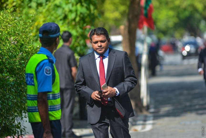 6 ފެބްރުއަރީ 2017: ރައްޔަތުން މަޖިލީސް މި އަހަރަށް ހުޅުވުމަށް ބޭއްވި ފުރަތަމަ ޖަލްސާގައި ރައީސް ޔާމިން ރިޔާސީ ބަޔާން އިއްވާ ދަރުބާރަށް ދައުލަތުގެ އިސްވެރިންނާއި ވަޒީރުންނާއި މަޖިލިސް މެމްބަރުން ވަޑައިގަންނަވަނީ----ސަން ފޮޓޯ/ މުހައްމަދު އަފްރާހް