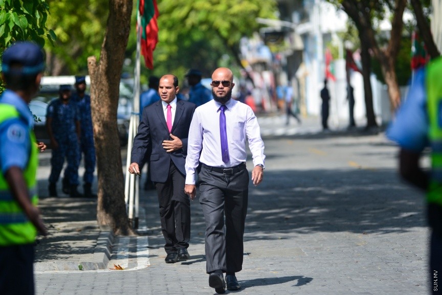 6 ފެބްރުއަރީ 2017: ރައްޔަތުން މަޖިލީސް މި އަހަރަށް ހުޅުވުމަށް ބޭއްވި ފުރަތަމަ ޖަލްސާގައި ރައީސް ޔާމިން ރިޔާސީ ބަޔާން އިއްވާ ދަރުބާރަށް ދައުލަތުގެ އިސްވެރިންނާއި ވަޒީރުންނާއި މަޖިލިސް މެމްބަރުން ވަޑައިގަންނަވަނީ----ސަން ފޮޓޯ/ މުހައްމަދު އަފްރާހް