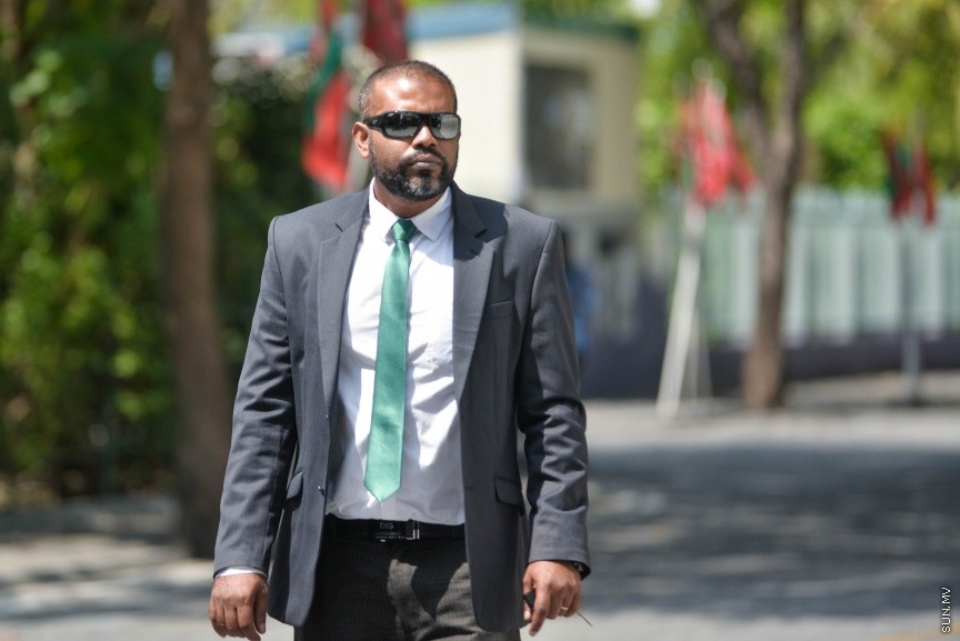 6 ފެބްރުއަރީ 2017: ރައްޔަތުން މަޖިލީސް މި އަހަރަށް ހުޅުވުމަށް ބޭއްވި ފުރަތަމަ ޖަލްސާގައި ރައީސް ޔާމިން ރިޔާސީ ބަޔާން އިއްވެވި ދަރުބާރު ނިންމުމައްފަހު ދައުލަތުގެ އިސްވެރިންނާއި ވަޒީރުންނާއި މަޖިލިސް މެމްބަރުން ވަޑައިގަންނަވަނީ----ސަން ފޮޓޯ/ މުހައްމަދު އަފްރާހް