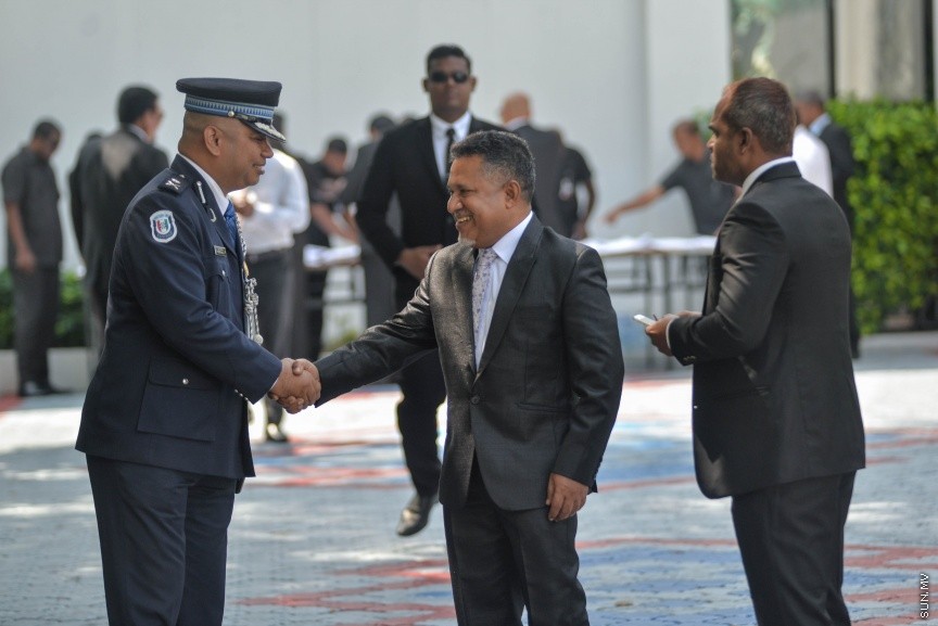 6 ފެބްރުއަރީ 2017: ރައްޔަތުން މަޖިލީސް މި އަހަރަށް ހުޅުވުމަށް ބޭއްވި ފުރަތަމަ ޖަލްސާގައި ރައީސް ޔާމިން ރިޔާސީ ބަޔާން އިއްވެވި ދަރުބާރު ނިންމުމައްފަހު ދައުލަތުގެ އިސްވެރިންނާއި ވަޒީރުންނާއި މަޖިލިސް މެމްބަރުން ވަޑައިގަންނަވަނީ----ސަން ފޮޓޯ/ މުހައްމަދު އަފްރާހް