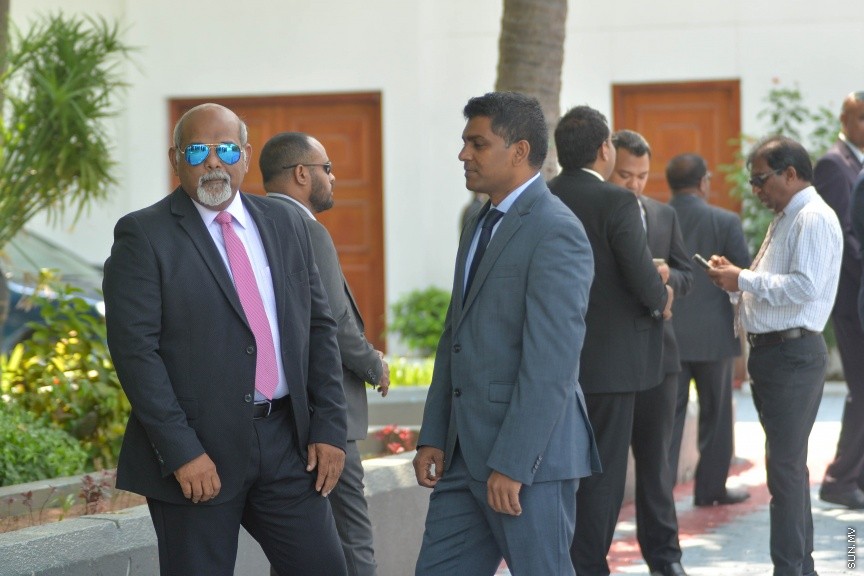 6 ފެބްރުއަރީ 2017: ރައްޔަތުން މަޖިލީސް މި އަހަރަށް ހުޅުވުމަށް ބޭއްވި ފުރަތަމަ ޖަލްސާގައި ރައީސް ޔާމިން ރިޔާސީ ބަޔާން އިއްވެވި ދަރުބާރު ނިންމުމައްފަހު ދައުލަތުގެ އިސްވެރިންނާއި ވަޒީރުންނާއި މަޖިލިސް މެމްބަރުން ވަޑައިގަންނަވަނީ----ސަން ފޮޓޯ/ މުހައްމަދު އަފްރާހް