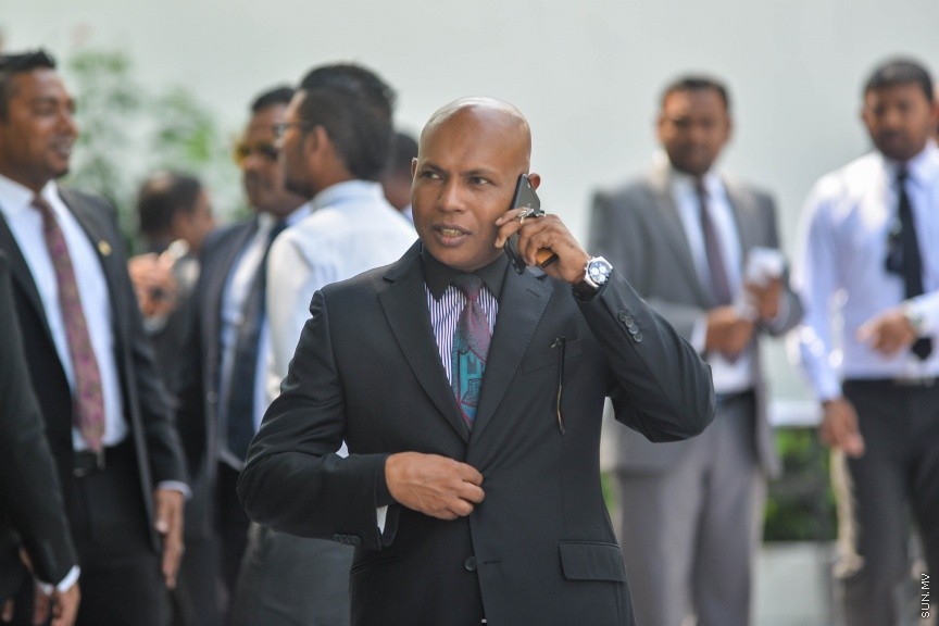 6 ފެބްރުއަރީ 2017: ރައްޔަތުން މަޖިލީސް މި އަހަރަށް ހުޅުވުމަށް ބޭއްވި ފުރަތަމަ ޖަލްސާގައި ރައީސް ޔާމިން ރިޔާސީ ބަޔާން އިއްވެވި ދަރުބާރު ނިންމުމައްފަހު ދައުލަތުގެ އިސްވެރިންނާއި ވަޒީރުންނާއި މަޖިލިސް މެމްބަރުން ވަޑައިގަންނަވަނީ----ސަން ފޮޓޯ/ މުހައްމަދު އަފްރާހް