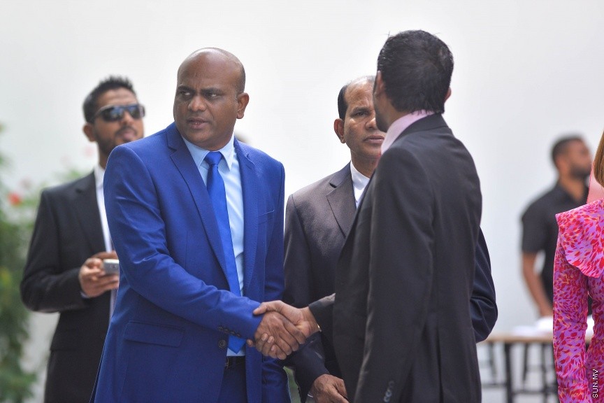 6 ފެބްރުއަރީ 2017: ރައްޔަތުން މަޖިލީސް މި އަހަރަށް ހުޅުވުމަށް ބޭއްވި ފުރަތަމަ ޖަލްސާގައި ރައީސް ޔާމިން ރިޔާސީ ބަޔާން އިއްވެވި ދަރުބާރު ނިންމުމައްފަހު ދައުލަތުގެ އިސްވެރިންނާއި ވަޒީރުންނާއި މަޖިލިސް މެމްބަރުން ވަޑައިގަންނަވަނީ----ސަން ފޮޓޯ/ މުހައްމަދު އަފްރާހް