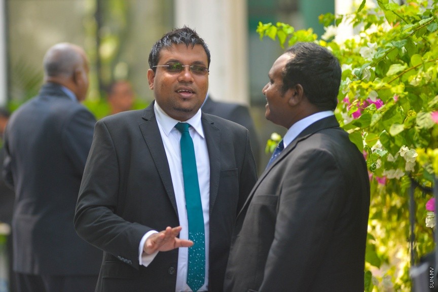 6 ފެބްރުއަރީ 2017: ރައްޔަތުން މަޖިލީސް މި އަހަރަށް ހުޅުވުމަށް ބޭއްވި ފުރަތަމަ ޖަލްސާގައި ރައީސް ޔާމިން ރިޔާސީ ބަޔާން އިއްވެވި ދަރުބާރު ނިންމުމައްފަހު ދައުލަތުގެ އިސްވެރިންނާއި ވަޒީރުންނާއި މަޖިލިސް މެމްބަރުން ވަޑައިގަންނަވަނީ----ސަން ފޮޓޯ/ މުހައްމަދު އަފްރާހް
