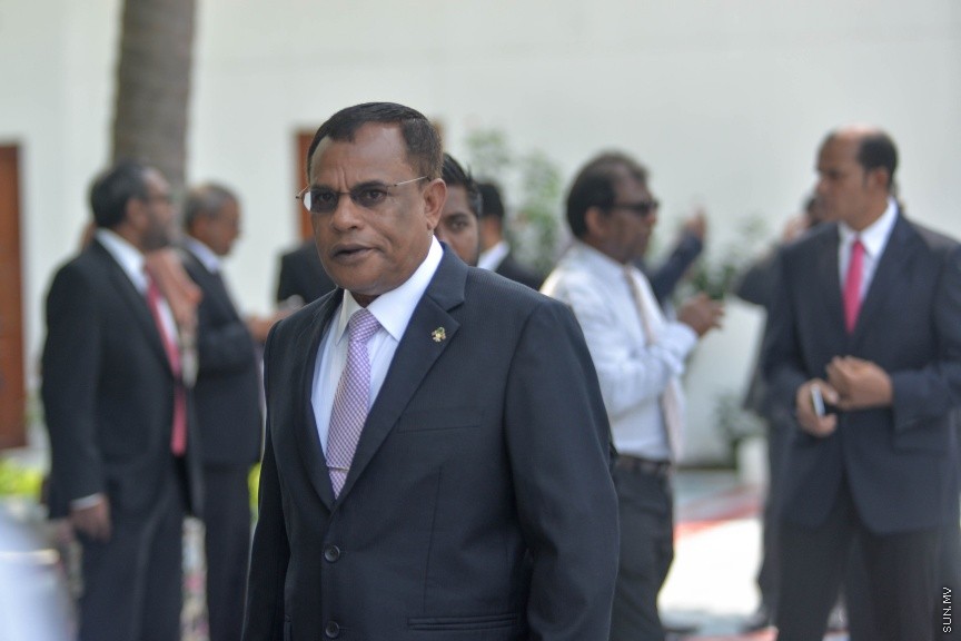 6 ފެބްރުއަރީ 2017: ރައްޔަތުން މަޖިލީސް މި އަހަރަށް ހުޅުވުމަށް ބޭއްވި ފުރަތަމަ ޖަލްސާގައި ރައީސް ޔާމިން ރިޔާސީ ބަޔާން އިއްވެވި ދަރުބާރު ނިންމުމައްފަހު ދައުލަތުގެ އިސްވެރިންނާއި ވަޒީރުންނާއި މަޖިލިސް މެމްބަރުން ވަޑައިގަންނަވަނީ----ސަން ފޮޓޯ/ މުހައްމަދު އަފްރާހް