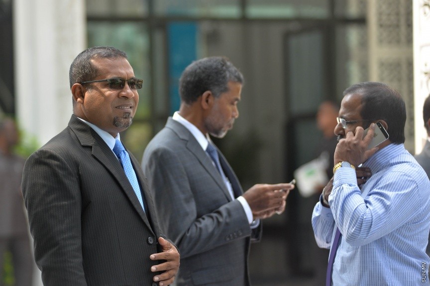 6 ފެބްރުއަރީ 2017: ރައްޔަތުން މަޖިލީސް މި އަހަރަށް ހުޅުވުމަށް ބޭއްވި ފުރަތަމަ ޖަލްސާގައި ރައީސް ޔާމިން ރިޔާސީ ބަޔާން އިއްވެވި ދަރުބާރު ނިންމުމައްފަހު ދައުލަތުގެ އިސްވެރިންނާއި ވަޒީރުންނާއި މަޖިލިސް މެމްބަރުން ވަޑައިގަންނަވަނީ----ސަން ފޮޓޯ/ މުހައްމަދު އަފްރާހް