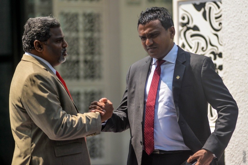 6 ފެބްރުއަރީ 2017: ރައްޔަތުން މަޖިލީސް މި އަހަރަށް ހުޅުވުމަށް ބޭއްވި ފުރަތަމަ ޖަލްސާގައި ރައީސް ޔާމިން ރިޔާސީ ބަޔާން އިއްވެވި ދަރުބާރު ނިންމުމައްފަހު ދައުލަތުގެ އިސްވެރިންނާއި ވަޒީރުންނާއި މަޖިލިސް މެމްބަރުން ވަޑައިގަންނަވަނީ----ސަން ފޮޓޯ/ މުހައްމަދު އަފްރާހް