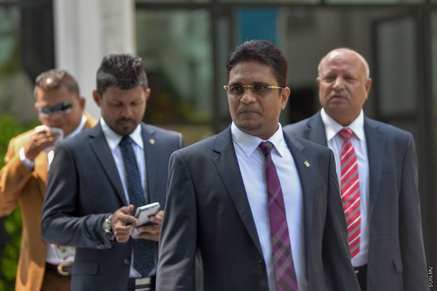 6 ފެބްރުއަރީ 2017: ރައްޔަތުން މަޖިލީސް މި އަހަރަށް ހުޅުވުމަށް ބޭއްވި ފުރަތަމަ ޖަލްސާގައި ރައީސް ޔާމިން ރިޔާސީ ބަޔާން އިއްވެވި ދަރުބާރު ނިންމުމައްފަހު ދައުލަތުގެ އިސްވެރިންނާއި ވަޒީރުންނާއި މަޖިލިސް މެމްބަރުން ވަޑައިގަންނަވަނީ----ސަން ފޮޓޯ/ މުހައްމަދު އަފްރާހް