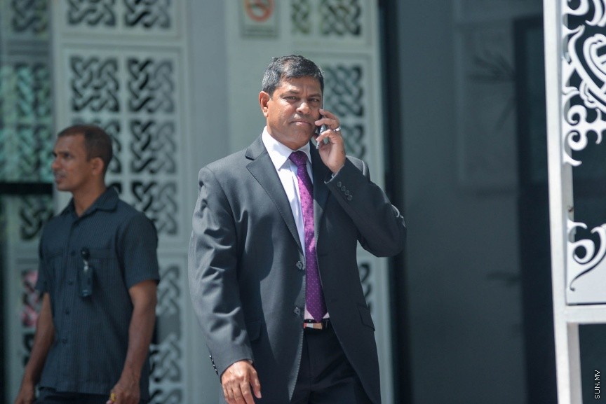 6 ފެބްރުއަރީ 2017: ރައްޔަތުން މަޖިލީސް މި އަހަރަށް ހުޅުވުމަށް ބޭއްވި ފުރަތަމަ ޖަލްސާގައި ރައީސް ޔާމިން ރިޔާސީ ބަޔާން އިއްވެވި ދަރުބާރު ނިންމުމައްފަހު ދައުލަތުގެ އިސްވެރިންނާއި ވަޒީރުންނާއި މަޖިލިސް މެމްބަރުން ވަޑައިގަންނަވަނީ----ސަން ފޮޓޯ/ މުހައްމަދު އަފްރާހް