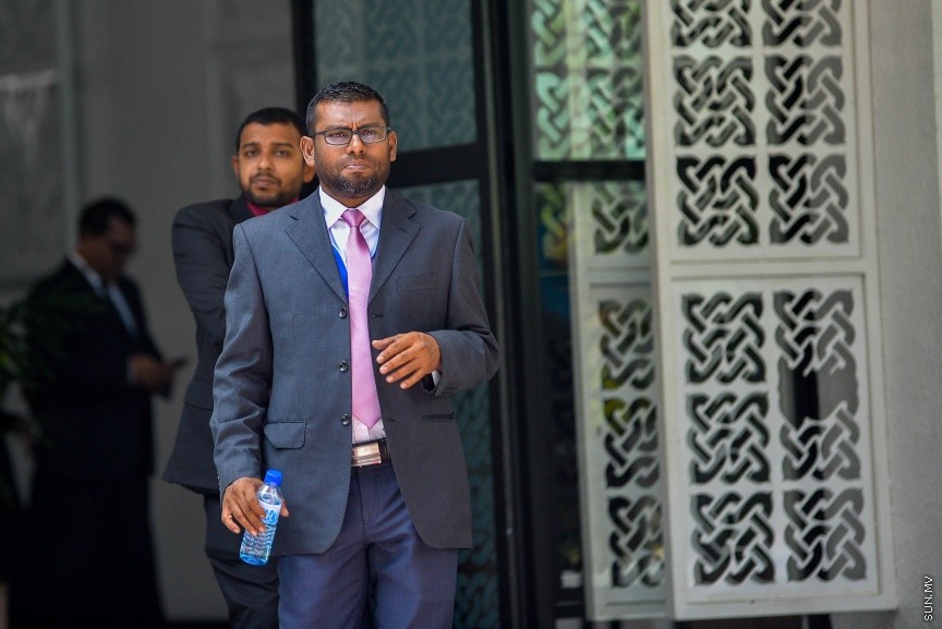 6 ފެބްރުއަރީ 2017: ރައްޔަތުން މަޖިލީސް މި އަހަރަށް ހުޅުވުމަށް ބޭއްވި ފުރަތަމަ ޖަލްސާގައި ރައީސް ޔާމިން ރިޔާސީ ބަޔާން އިއްވެވި ދަރުބާރު ނިންމުމައްފަހު ދައުލަތުގެ އިސްވެރިންނާއި ވަޒީރުންނާއި މަޖިލިސް މެމްބަރުން ވަޑައިގަންނަވަނީ----ސަން ފޮޓޯ/ މުހައްމަދު އަފްރާހް