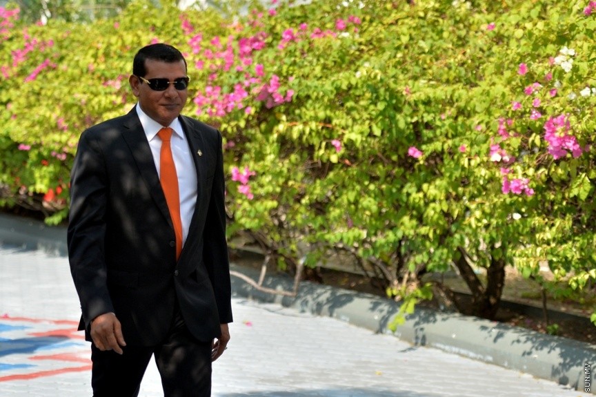 6 ފެބްރުއަރީ 2017: ރައްޔަތުން މަޖިލީސް މި އަހަރަށް ހުޅުވުމަށް ބޭއްވި ފުރަތަމަ ޖަލްސާގައި ރައީސް ޔާމިން ރިޔާސީ ބަޔާން އިއްވާ ދަރުބާރަށް ދައުލަތުގެ އިސްވެރިންނާއި ވަޒީރުންނާއި މަޖިލިސް މެމްބަރުން ވަޑައިގަންނަވަނީ--- ފޮޓޯ/ ރައީސް އޮފީސް