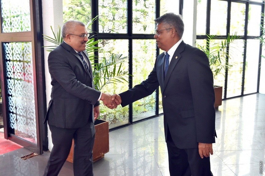 6 ފެބްރުއަރީ 2017: ރައްޔަތުން މަޖިލީސް މި އަހަރަށް ހުޅުވުމަށް ބޭއްވި ފުރަތަމަ ޖަލްސާގައި ރައީސް ޔާމިން ރިޔާސީ ބަޔާން އިއްވާ ދަރުބާރަށް ދައުލަތުގެ އިސްވެރިންނާއި ވަޒީރުންނާއި މަޖިލިސް މެމްބަރުން ވަޑައިގަންނަވަނީ--- ފޮޓޯ/ ރައީސް އޮފީސް