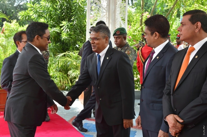 6 ފެބްރުއަރީ 2017: ރައްޔަތުން މަޖިލީސް މި އަހަރަށް ހުޅުވުމަށް ބޭއްވި ފުރަތަމަ ޖަލްސާގައި ރިޔާސީ ބަޔާން އިއްވެވުމަށް ރައީސް ޔާމިން ދަރުބާރުގެއަށް ވަޑައިގަންނަވަނީ--- ފޮޓޯ/ ރައީސް އޮފީސް