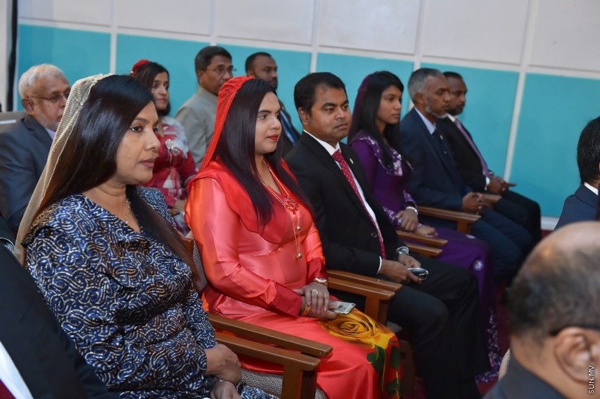 6 ފެބްރުއަރީ 2017: ރައްޔަތުން މަޖިލީސް މި އަހަރަށް ހުޅުވުމަށް ބޭއްވި ފުރަތަމަ ޖަލްސާގައި ރިޔާސީ ބަޔާން އިއްވެވުމަށް ބޭއްވި ދަރުބާރުގެ ތެރެއިން--- ފޮޓޯ/ ރައީސް އޮފީސް