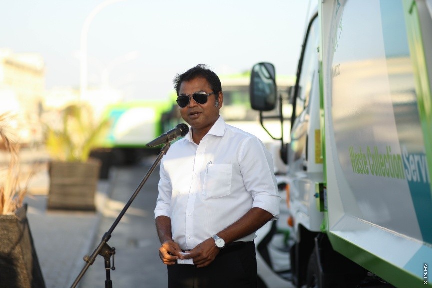 13 ފެބްރުއަރީ 2017: ކުނި އުކާލަން ހާއްސަ ކޮއްގެން  ވޭސްޓް މެނޭޖްމަންޓް ކޯޕަރޭޝަން (ވެމްކޯ) އިން ގެނައި ވެހިކަލްތައް އިފްތިތާހު ކުރުމަށް ބޭއްވި ރަސްމިއްޔާތުގެ ތެރެއިން---ސަން ފޮޓޯ/ މުހައްމަދު އަފްރާހް